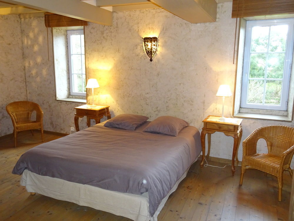 ヴァローニュ マノワール ドゥ サヴィニー Bed & Breakfast エクステリア 写真