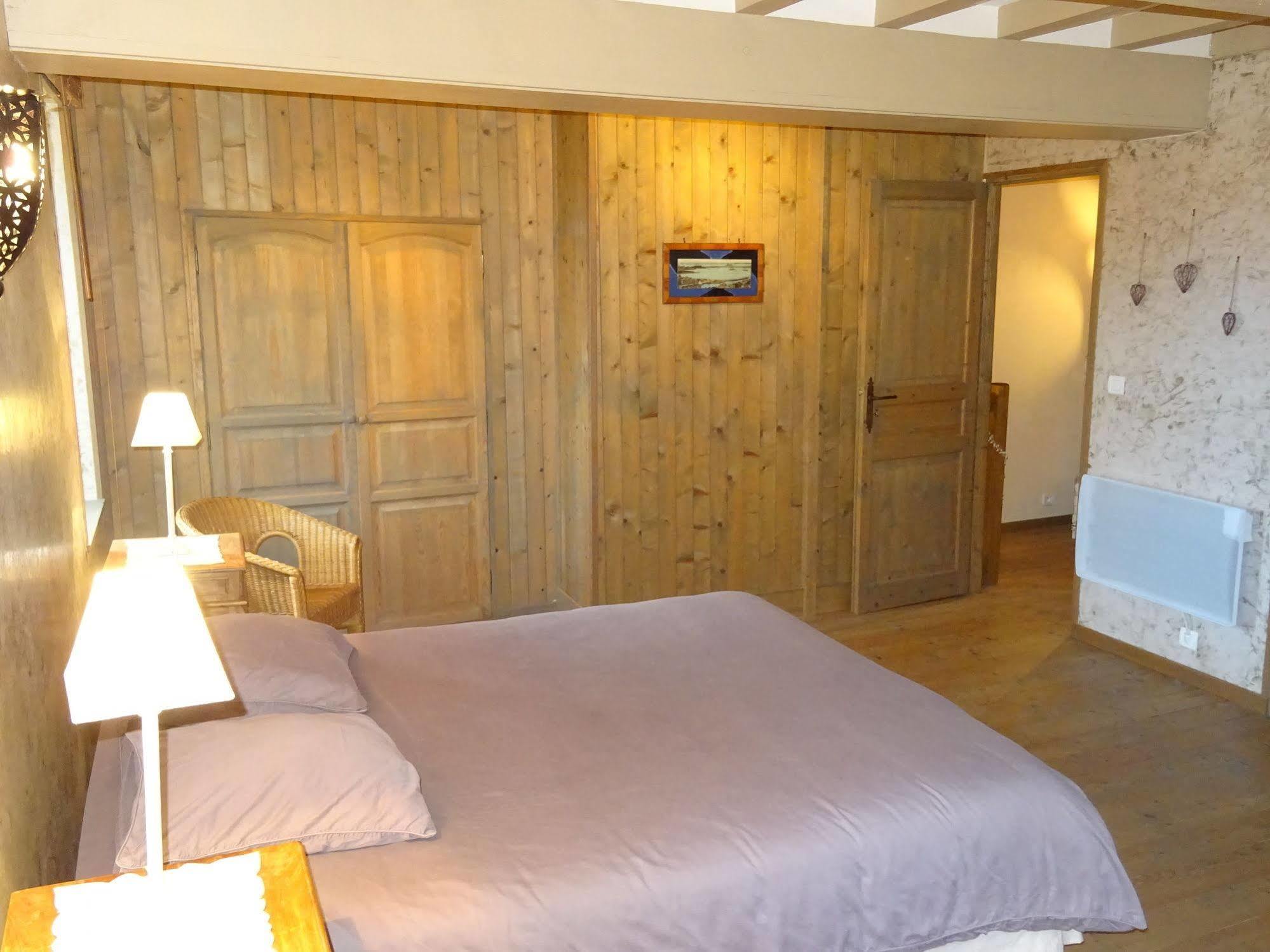 ヴァローニュ マノワール ドゥ サヴィニー Bed & Breakfast エクステリア 写真